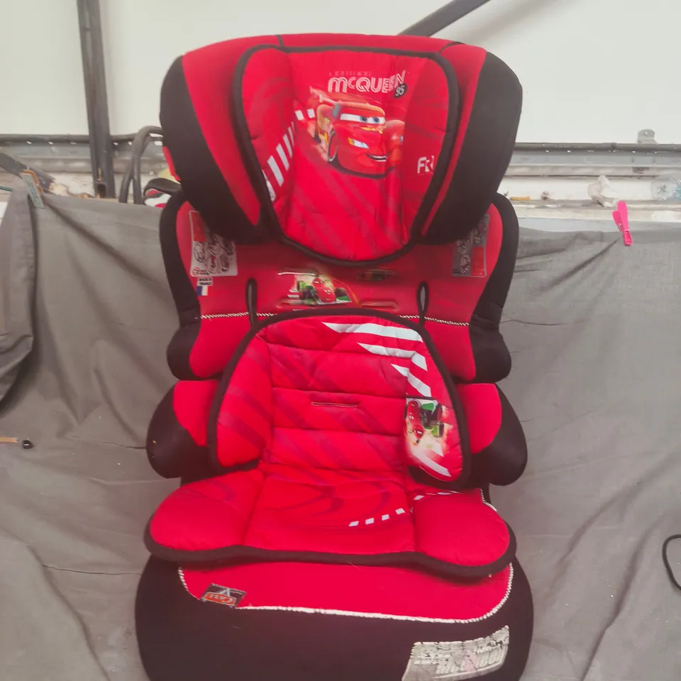 CARS-THEMED CHILD CAR SEAT – LIGHTNING MCQUEEN
