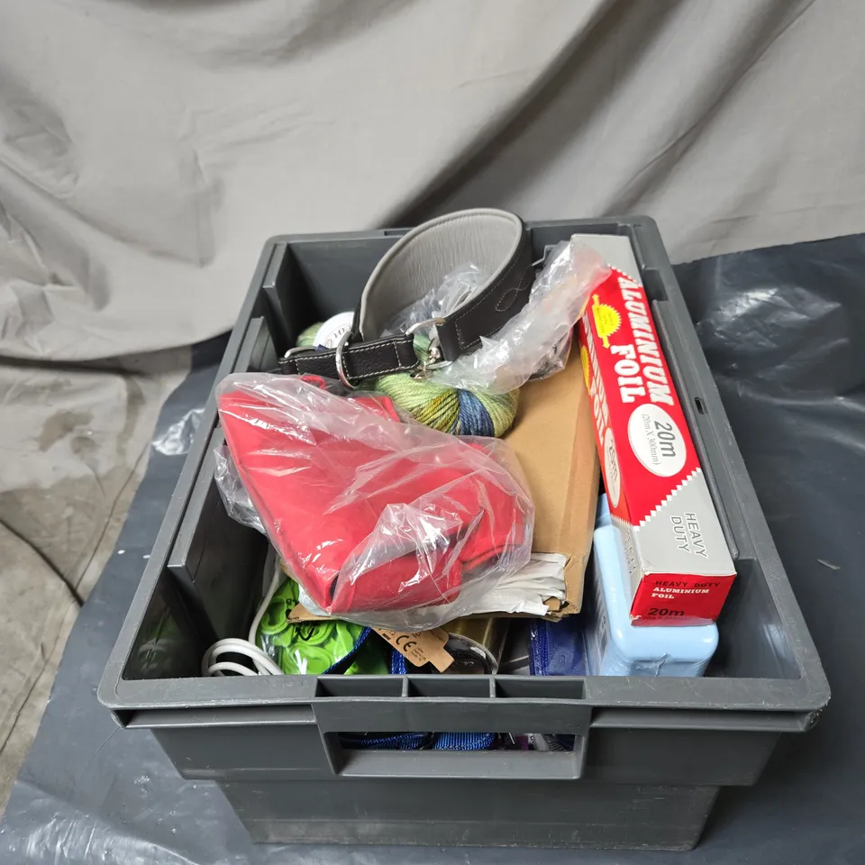 APPROXIMATELY 15 ASSORTED ITEMS TO INCLUDE FOIL, PIPE DREDGING AGENT, DOG HARNESS, YARN ETC