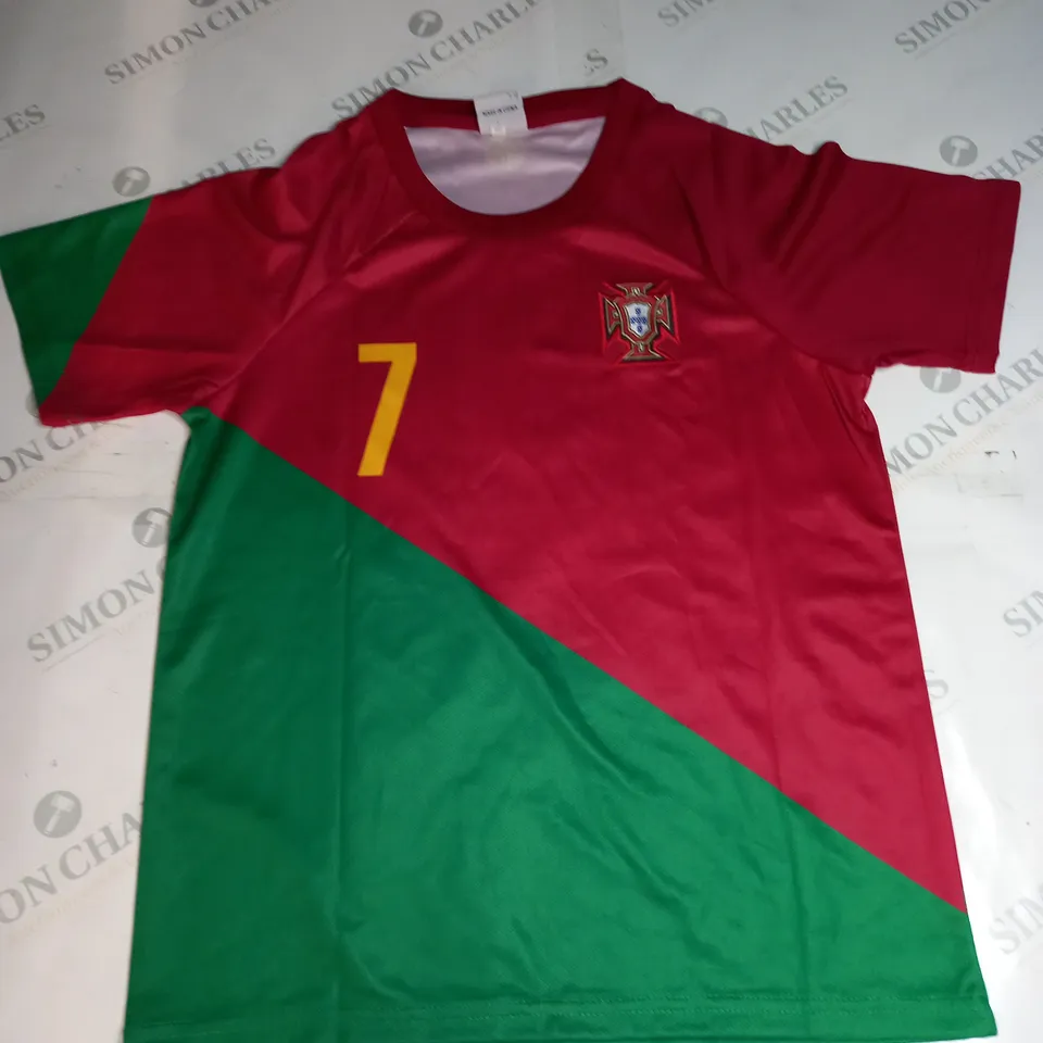 PORTUGAL FC HOME KIT WITH RONALDO 7 ON THE BACK SIZE 26