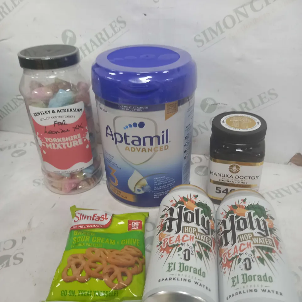 BOX OF APPROXIMATELY 10 ASSORTED ITEMS TO INCLUDE SPARKLING WATER, MANUKA HONEY, SWEET MIX ETC