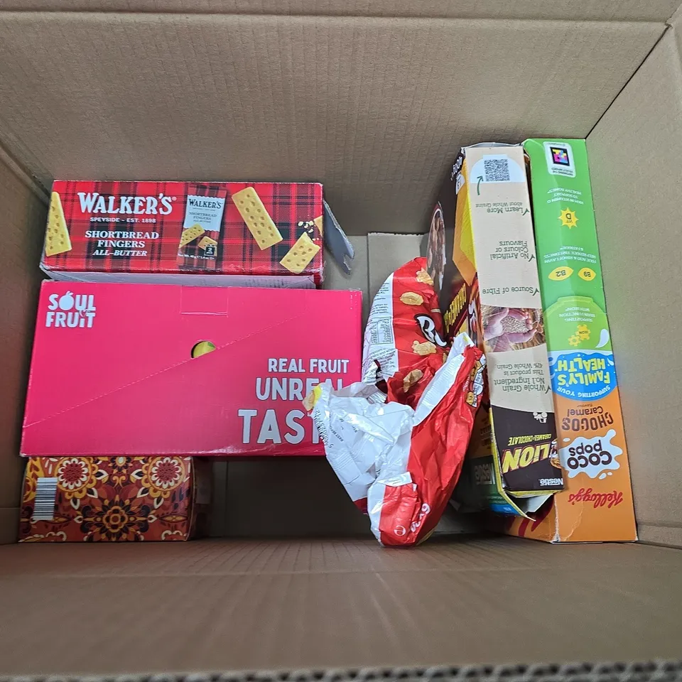 LOT OF APPROXIMATELY 20 ASSORTED FOOD ITEMS TO INCLUDE SOUL FRUIT MULTIPACK, UNICORN MARSHMALLOWS AND SNACKING PICKLES