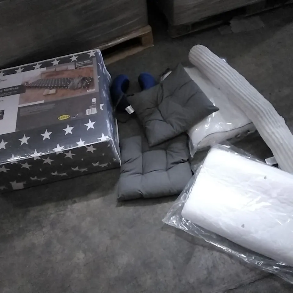 PALLET OF ASSORTED ITEMS TO INCLUDE: LIVARNO FOLDING MATTRESS,PILLOWS  SEAT CUSHIONS ETC