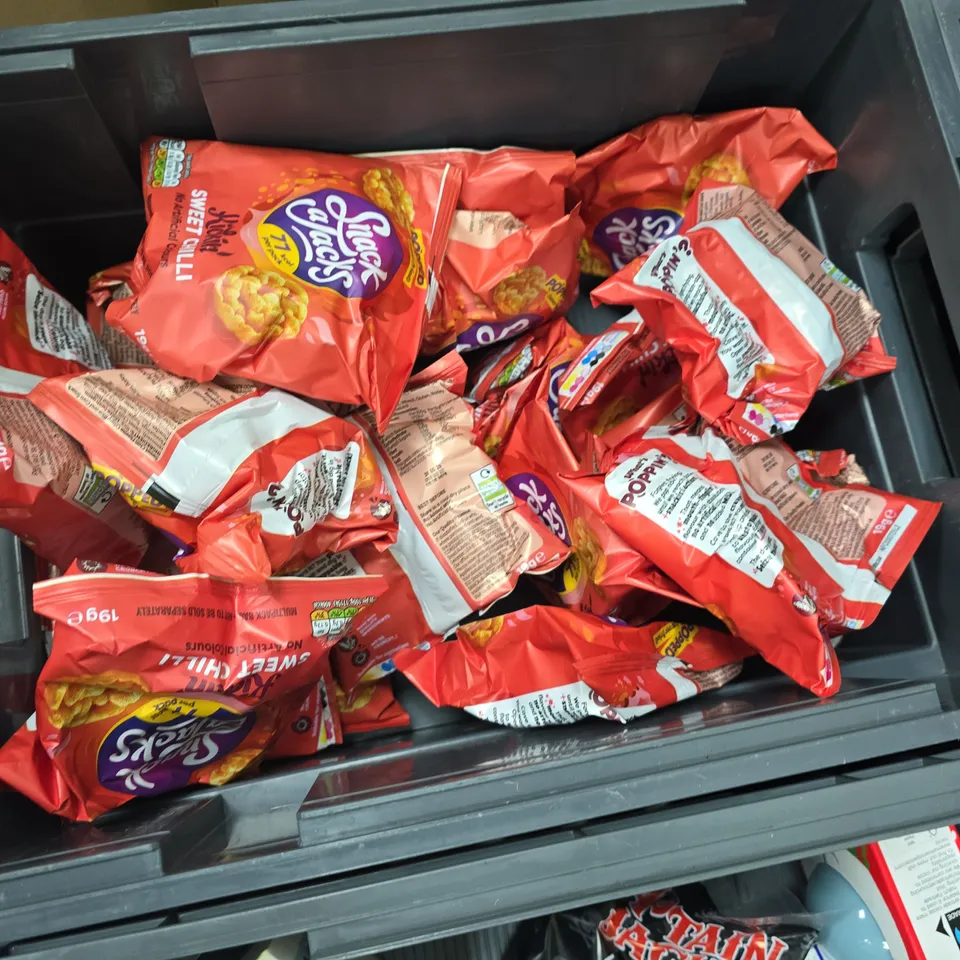 LOT OF APPROXIMATELY 35 ASSORTED FOOD ITEMS TO INCLUDE BIO & ME GRANOLA, TINNED FISH AND HOT FIRE HONEY SAUCE