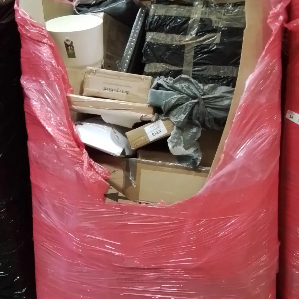 PALLET CONTAINING VARIOUS ASSORTED BOXED HOUSEHOLD ITEMS TO INCLUDE: BIRD TABLE/FEEDER, FURNITURE PARTS AND LOTS MORE UNMARKED BOXED ITEMS 