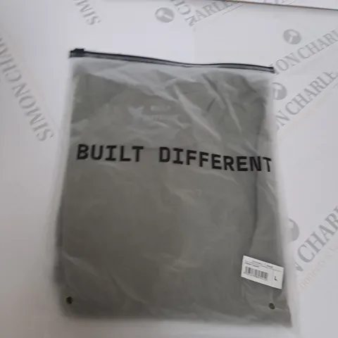 BAGGED BUILT DIFFERENT CREW T-SHIRT SIZE L