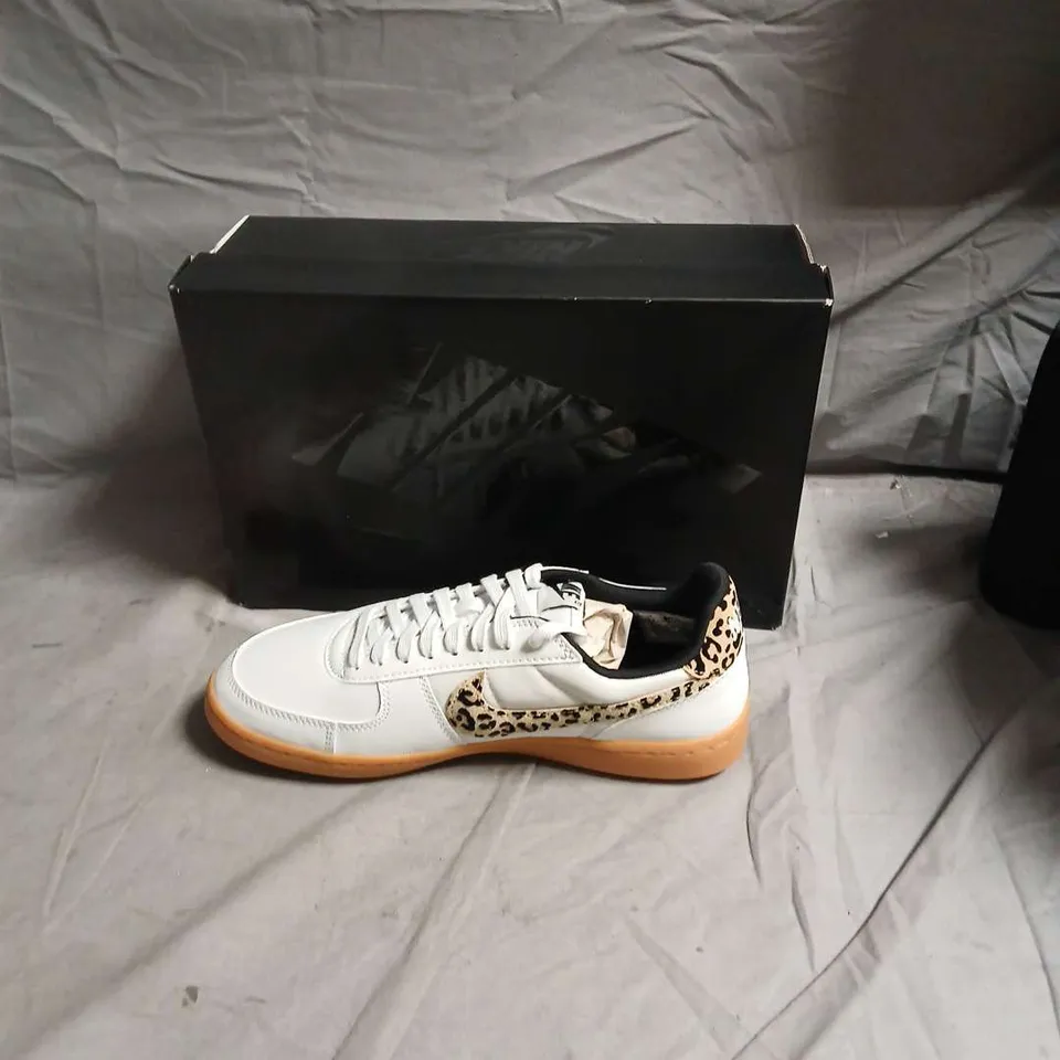 NIKE WHITE TRAINERS WITH LEOPARD PRINT ACCENTS – BOXED, SIZE US10.5