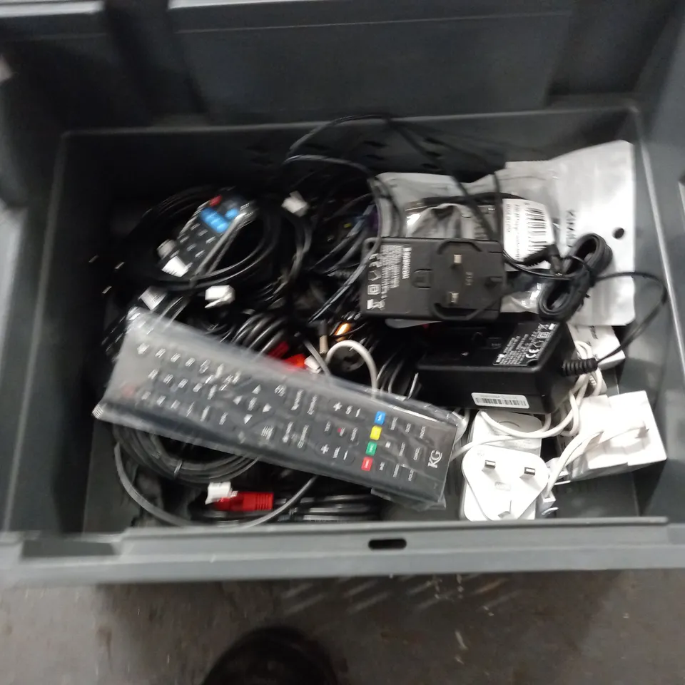 LARGE QUANTITY OF ASSORTED TECH ITEMS AND CABLES TO INCLUDE MUSIC PLAYERS, STRIP LIGHTS, VARIOUS REMOTES AND WIFI SMART BUTTONS