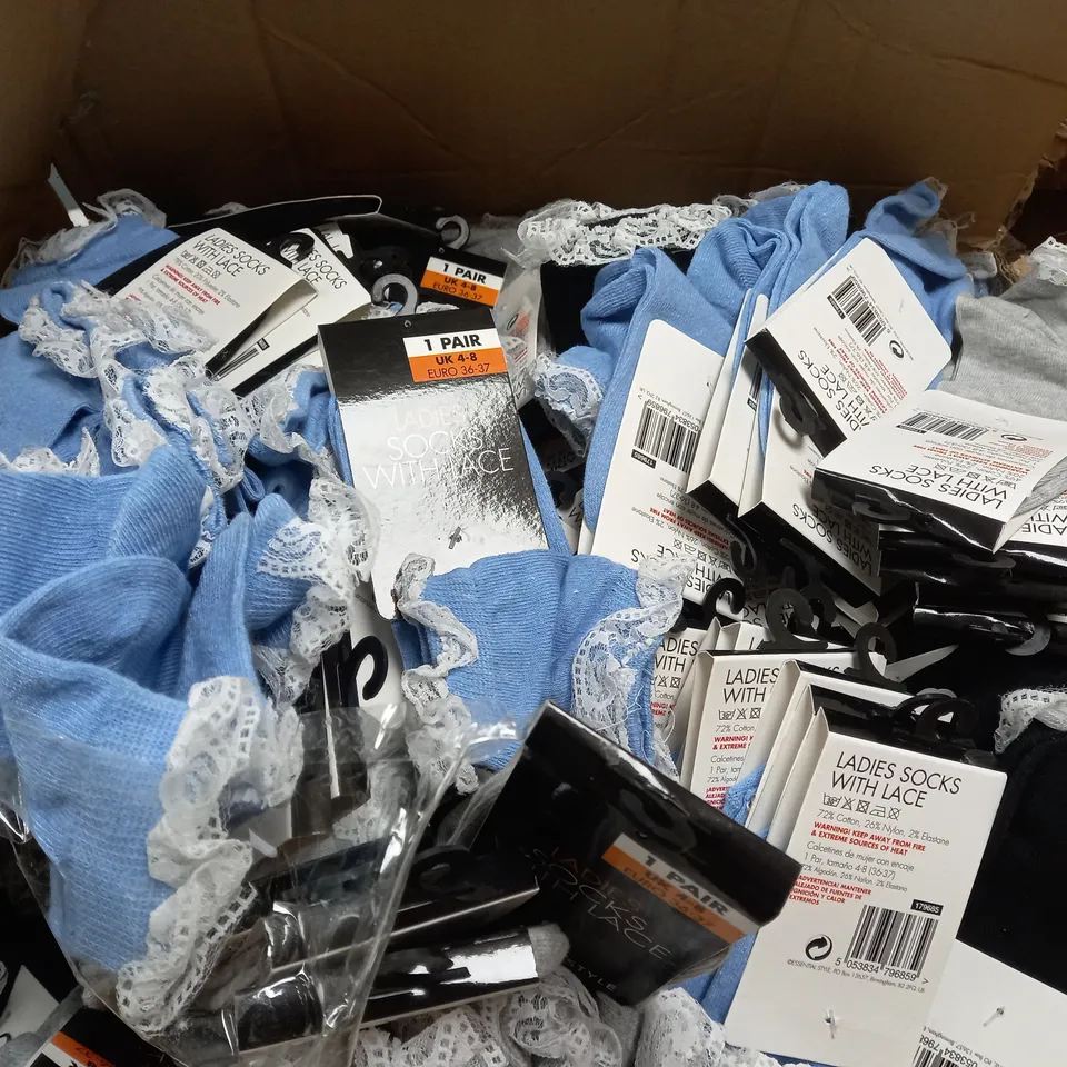 BOX OF APPROX 200 PAIRS OF LADIES SOCKS WITH LACE UK 4-8 IN VARIOUS COLOURS 