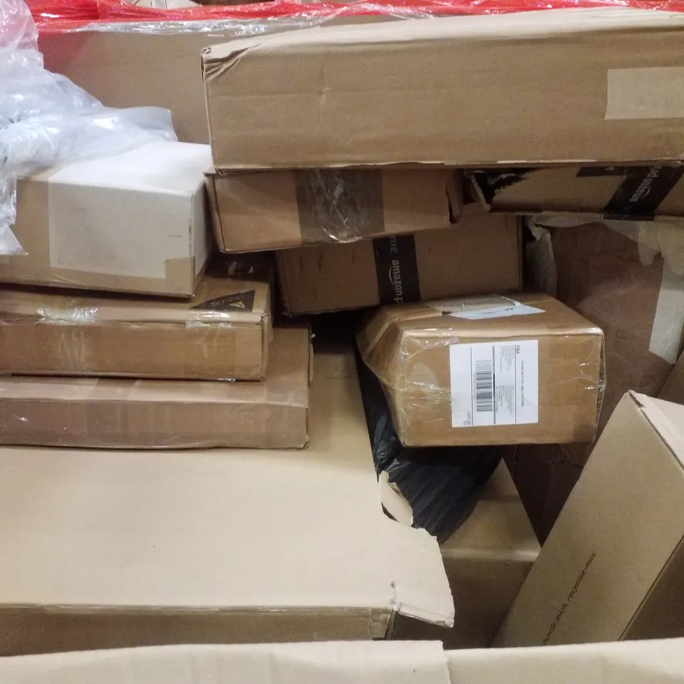 PALLET CONTAINING ASSORTED PRODUCTS INCLUDING FOLDING CAMPING COT, AB ROLLER, VINYL RECORD STORAGE & SNOOKER CUE