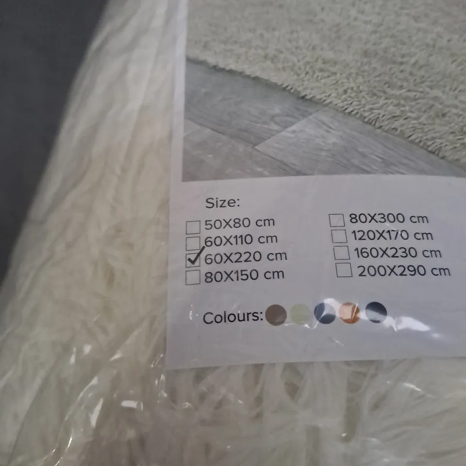 PACKAGED WHITE FUR EFFECT RUG- 60X220CM 