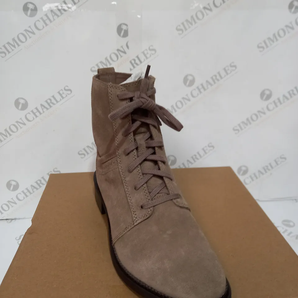 BOXED PAIR OF CLARKS BOOTS IN PEBBLE SUEDE - SIZE 7
