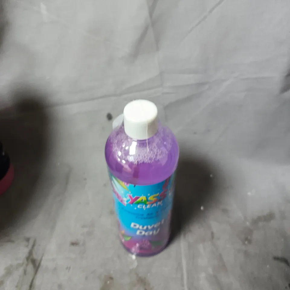 APPROXIMATELY 11 ASSORTED HOUSEHOLD LIQUIDS INCLUDING COMFORT PURE , NITTY GRITTY PRE WASH AND DUVET DAY