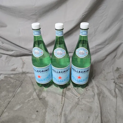 TOTE OF APPROXIMATELY 10 ASSORTED FOOD AND DRINK ITEMS TO INCLUDE 3 X S PELLEGRINO 1L BOTTLES