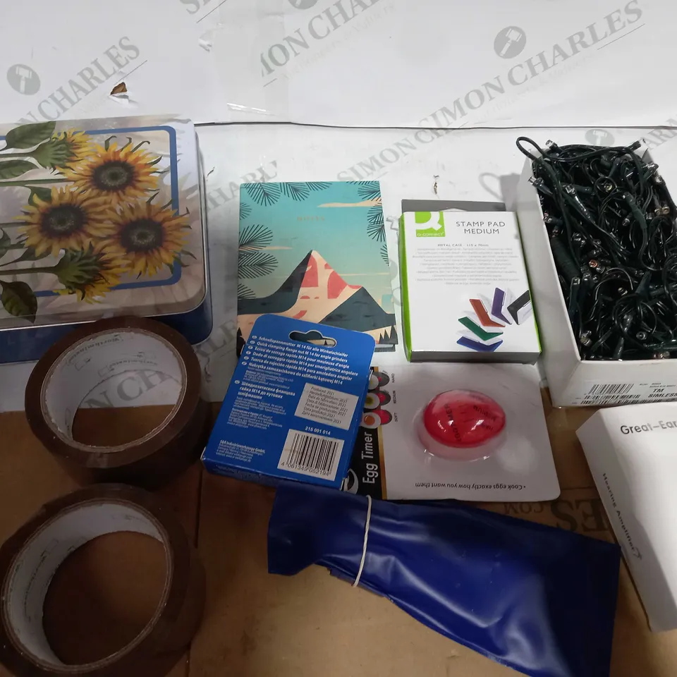 BOX OF ASSORTED HOUSEHOLD ITEMS 