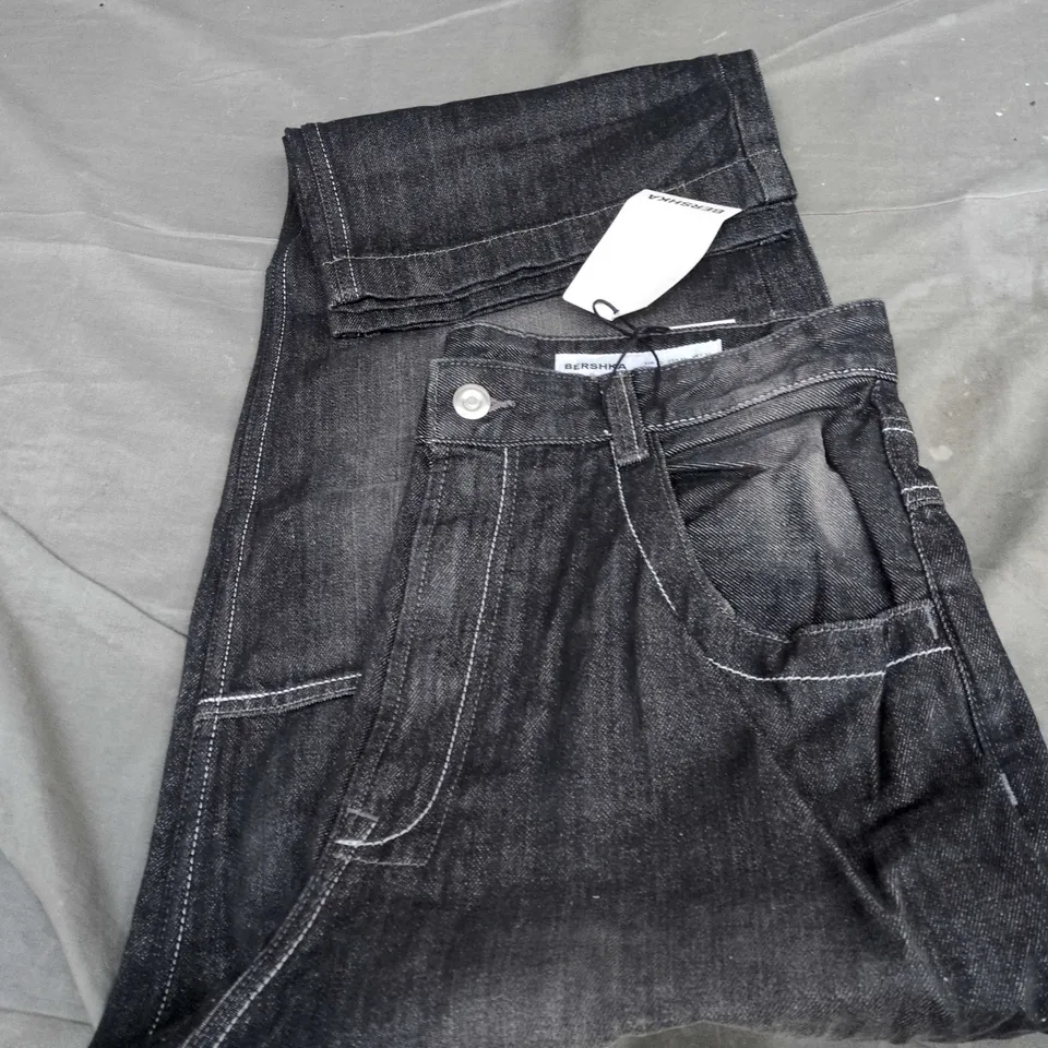 BERSHKA MEN’S DENIM JEANS, UK 32 (EU 42, US 32) – DARK WASH