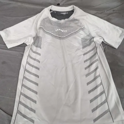 YOUNGLA T-SHIRT XL – WHITE WITH GREY PANEL PRINT
