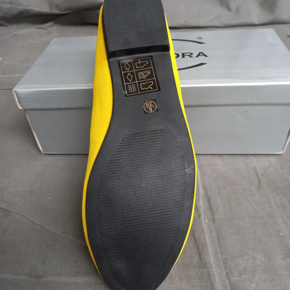 BOX OF APPROXIMATELY 12 PAIRS OF WOMENS FAUX SUEDE SLIP ON SHOES IN VARIOUS SIZES