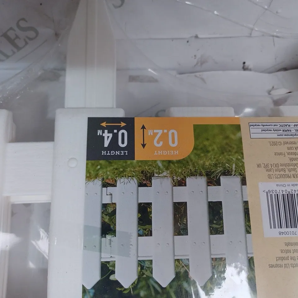 LOT TO CONTAIN 4 X PACKS OF SMART GARDEN PICKET FENCES - 2 PER PACK