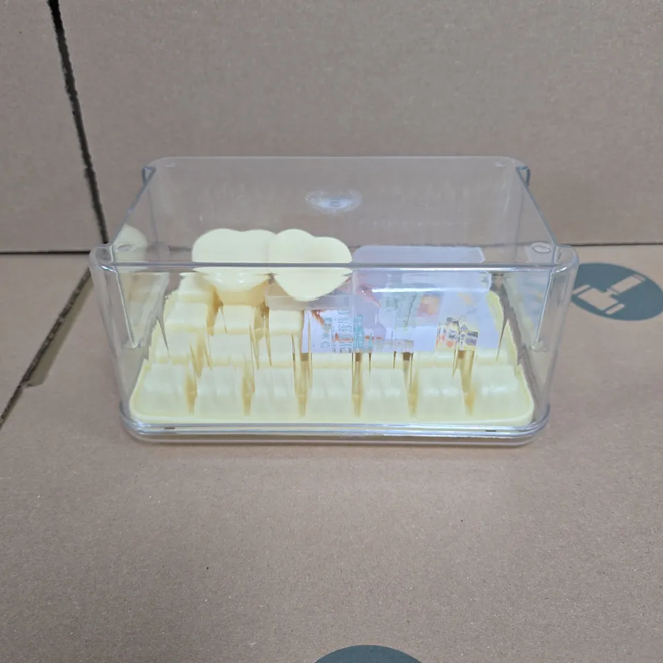 LARGE QUANTITY OF ASSORTED MINIATURE ICE CUBE TRAYS 