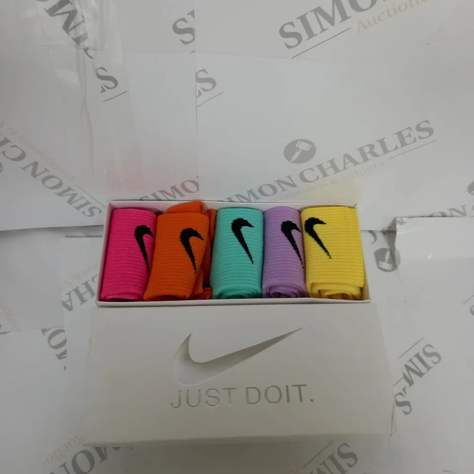 BOXED NIKE SOCKS - BOX OF 5 