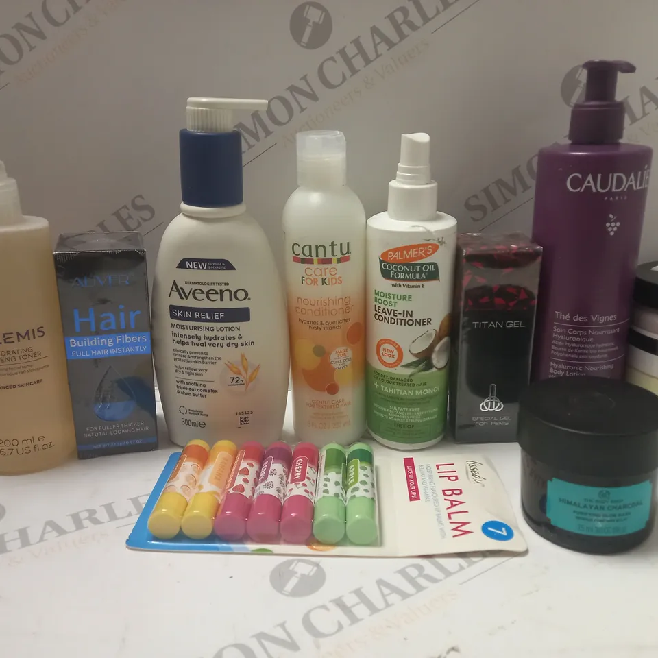 BOX OF APPROX 10 ASSORTED BEAUTY PRODUCTS TO INCLUDE ELEMIS HYDRATING TONER, AVEENO MOISTURISING LOTION, CAUDALIE BODY LOTION, ETC 