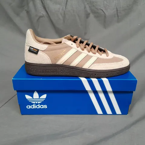 BOXED PAIR OF ADIDAS HANDBALL SPEZIAL TRAINERS SIZE 6