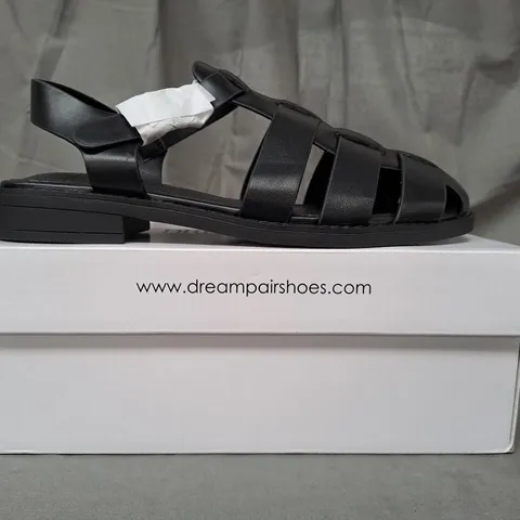 BOXED PAIR OF DREAM PAIRS SANDALS IN BLACK UK SIZE 5