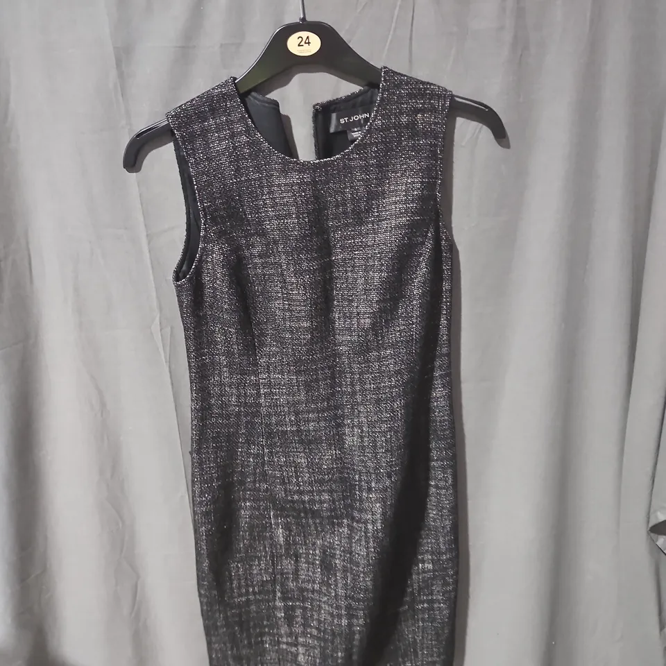 ST. JOHN WOMEN'S TWEED SLEEVELESS DRESS, LABEL SHOWS SIZE 4 – BLACK & SILVER
