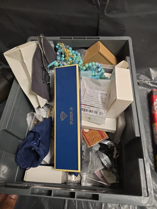 Lot 915: GOLD-TONE WATCH WITH MESH BRACELET AND TURQUOISE BEAD JEWELRY ...