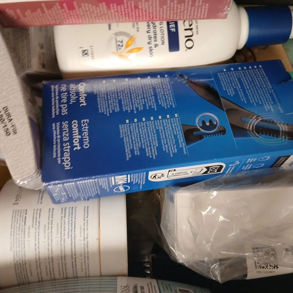 APPROXIMATELY 15 ASSORTED COSMETIC ITEMS INCLUDING VARIOUS MAKES AND BRANDS - COLLECTION ONLY
