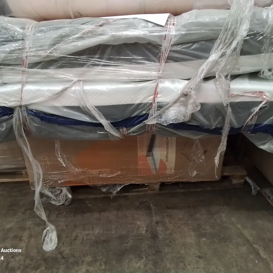 PALLET OF VARIOUS MATTRESSES IN DIFFERENT SHAPES AND SPECS