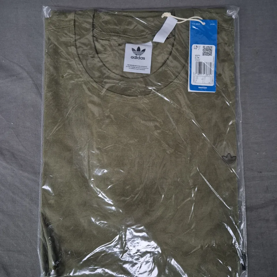 ADIDAS T-SHIRT IN DARK OLIVE SIZE LARGE