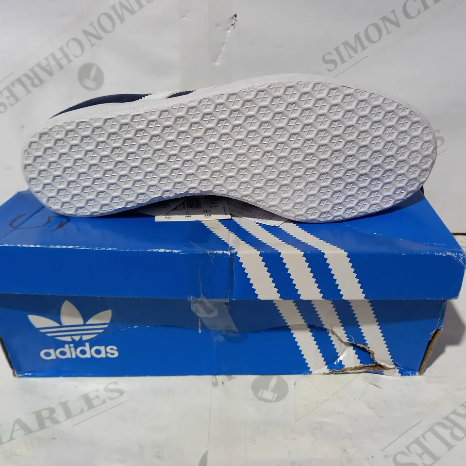 BOXED PAIR OF ADIDAS GAZELLE SHOES IN NAVY UK SIZE 6