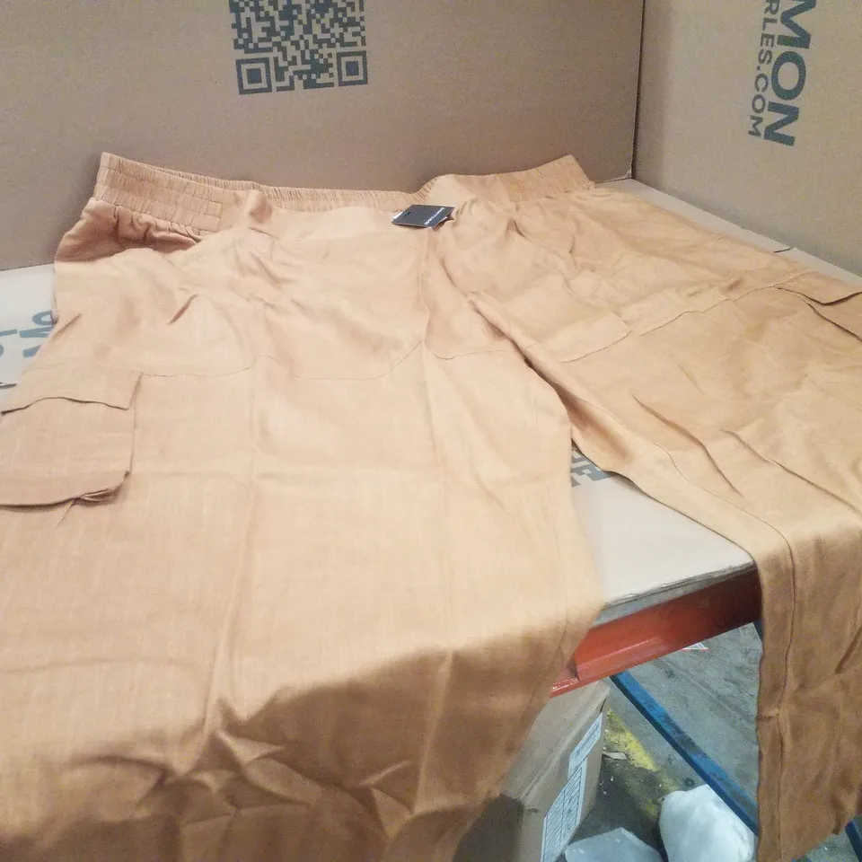 BOX CONTAINING APPROXIMATELY 20X BRAND NEW JD WILLIAM'S LINEN WIDE LEG - COLOUR TOBACCO - SIZE 30