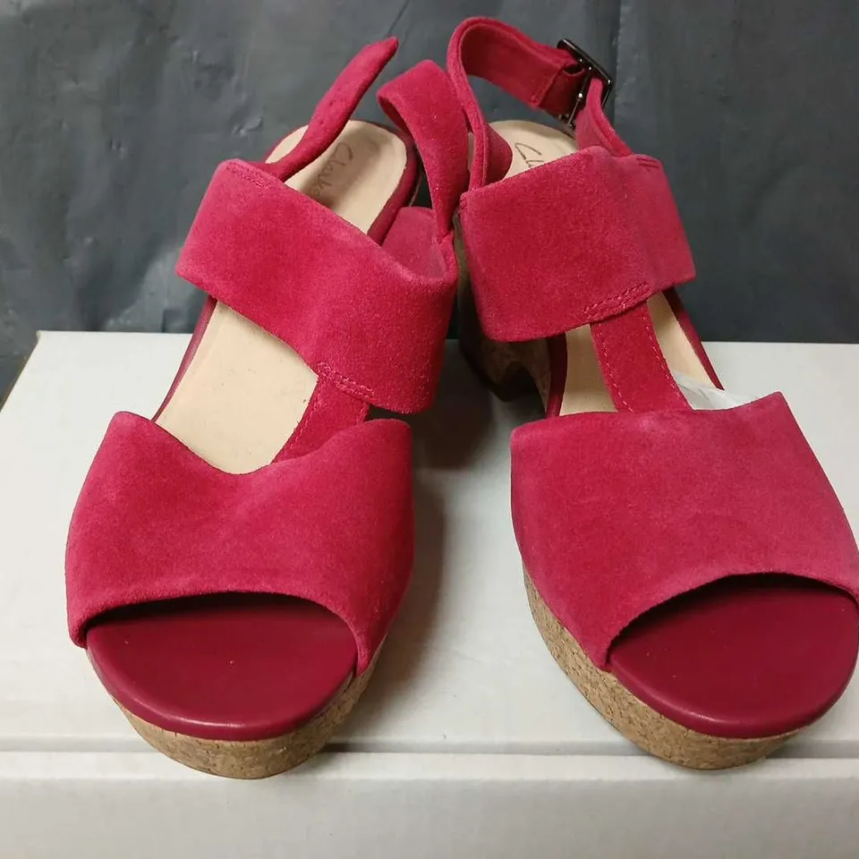 CLARKS MANITSA SANDALS IN FUSCHIA - SIZE UK 5