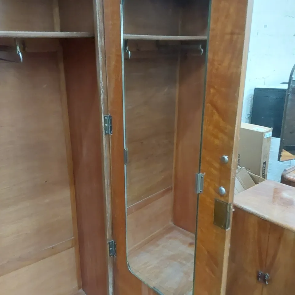 ANTIQUE TRADITIONAL STYLE SOLID WOOD WARDROBE 