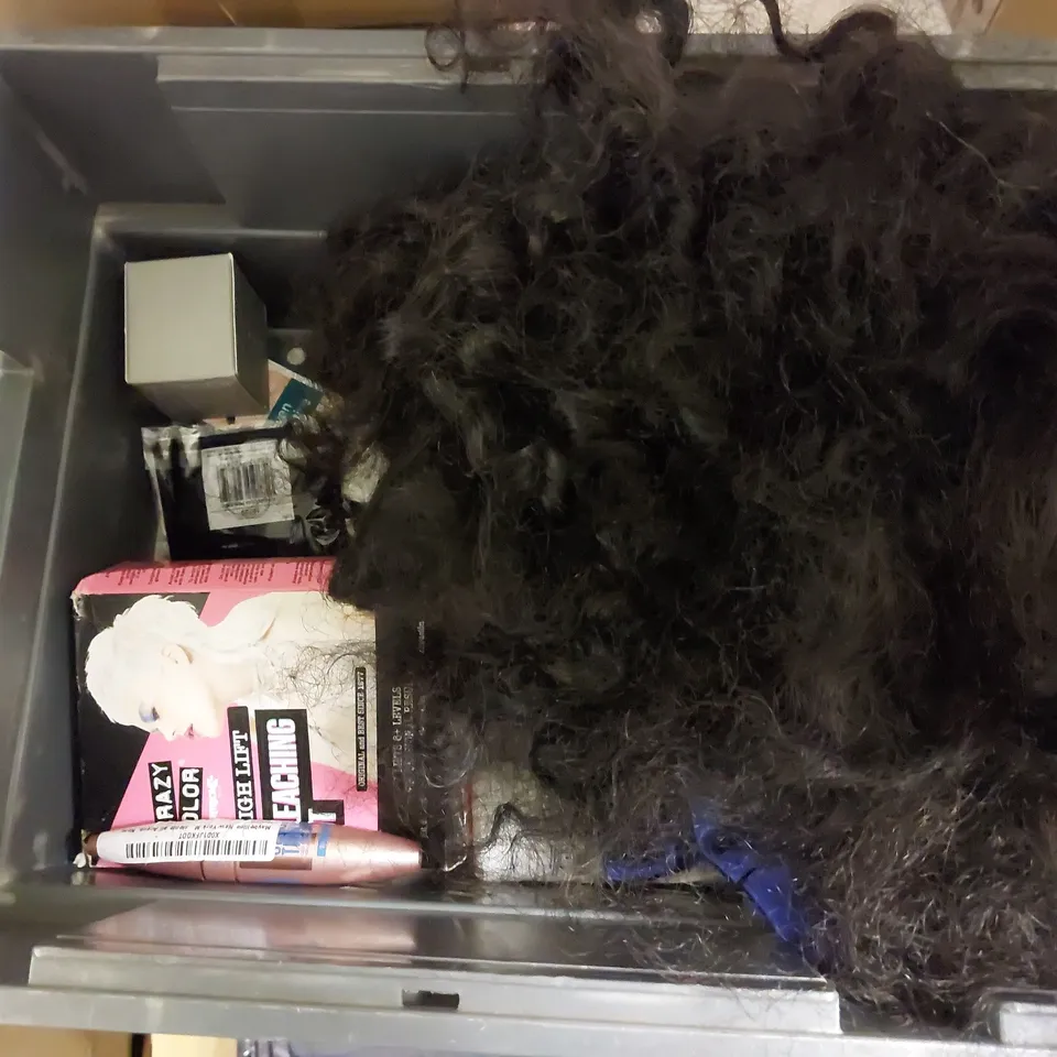 BOX OF APPROX 10 COSMETIC ITEMS TO INCLUDE HAIR EXTENSION, WIG AND HAIR ACCESSORIES