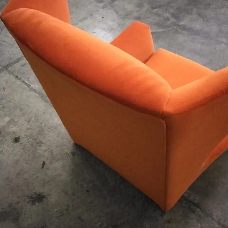 QUALITY DESIGNER LOUNGE CO ARMCHAIR IN BRIGHT ORANGE PLUSH FABRIC 