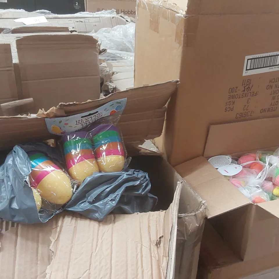 PALLET CONTAINING A VERY LARGE QUANTITY OF ASSORTED EASTER ITEMS INCLUDING: FOAM EGGS, EASTER EGG HUNT KITS, EGG CAPSULES ECT
