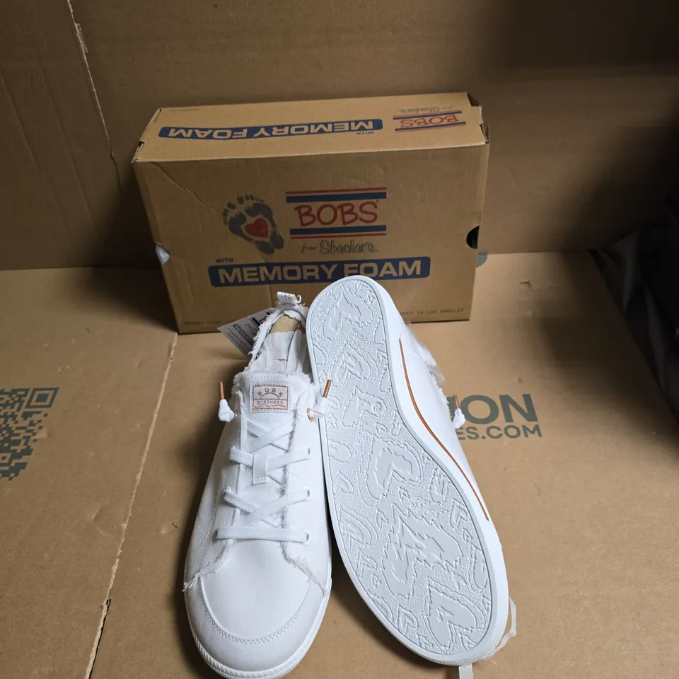 SKECHERS BOBS MEMORY FOAM SNEAKERS – WHITE - WIDE FIT - UK SIZE 8 