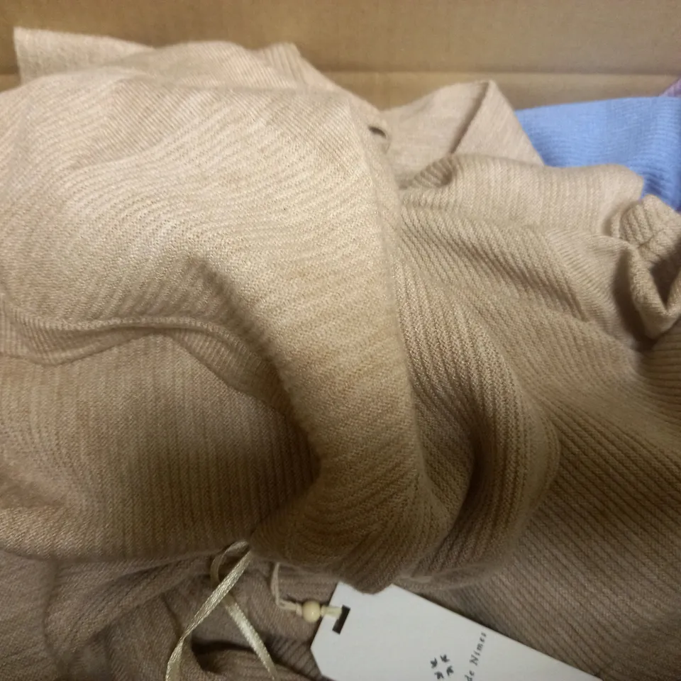 BOX OF APPROX. 10 ASSORTED CLOTHING ITEMS TO INCLUDE - MAISON DE NIMES
