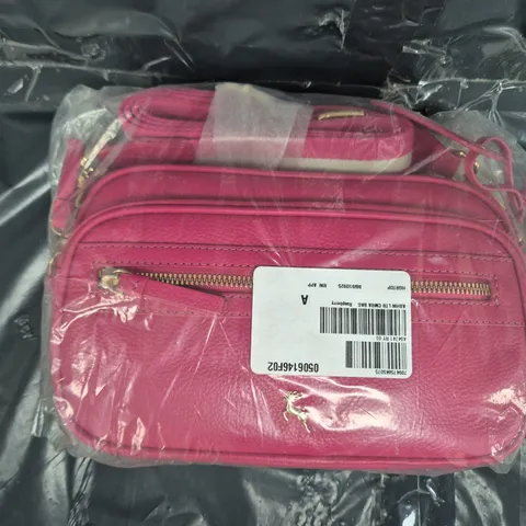 ASHWOOD LEATHER BAG IN RASPBERRY