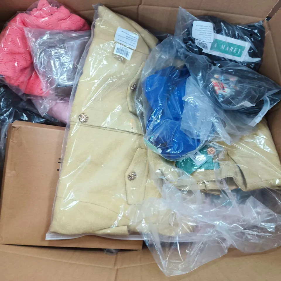 APPROXIMATELY 30 ASSORTED CLOTHING ITEMS IN VARIOUS SIZES, STYLES & COLOURS TO INCLUDE BRANDS SUCH AS REGATTA, JO&JOE, LA MAREY, ETC - COLLECTION ONLY