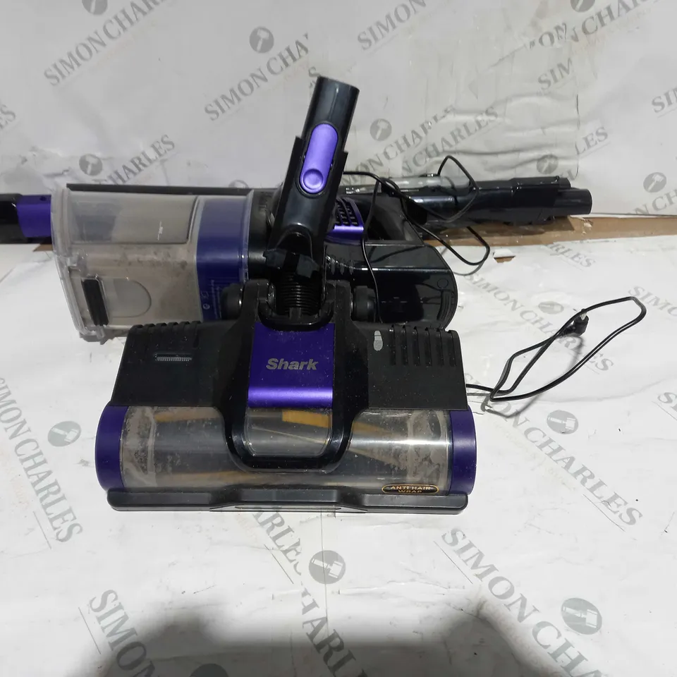 SHARK ANTI HAIR WRAP CORDLESS PET VACUUM CLEANER IZ202UKT