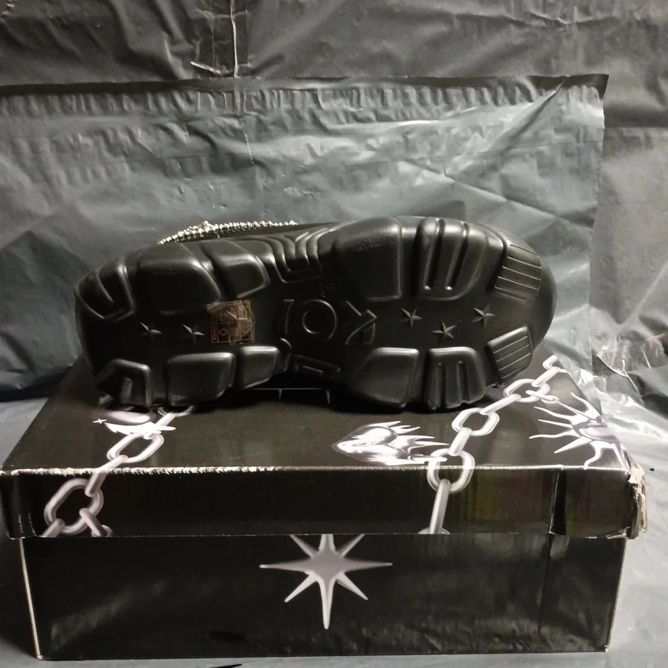 KOI BLACK PLATFORM SHOES WITH CHAIN EMBELLISHMENTS SIZE 6