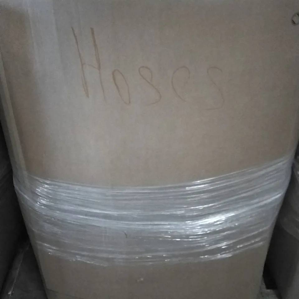 A PALLET CONTAINING A LARGE QUANTITY OF GARDEN HOSES AND SWIMMING PRODUCTS ETC