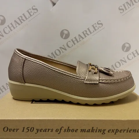BOXED PAIR OF CUSHION WALK LOAFERS, PEWTER - SIZE 7