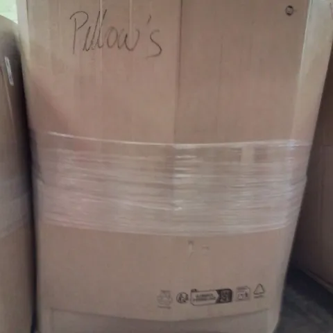 PALLET CONTAINING A LARGE QUANTITY OF PILLOWS