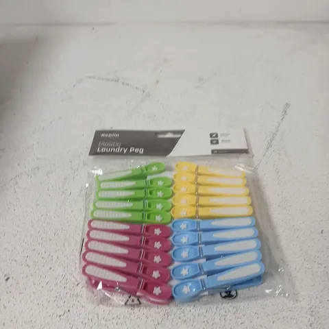 APPROXIMATELY 15 ASSORTED HOUSEHOLD ITEMS INCLUDING KEPLIN PLASTIC LAUNDRY PEGS AND CLASSMASTER STICK GLUE