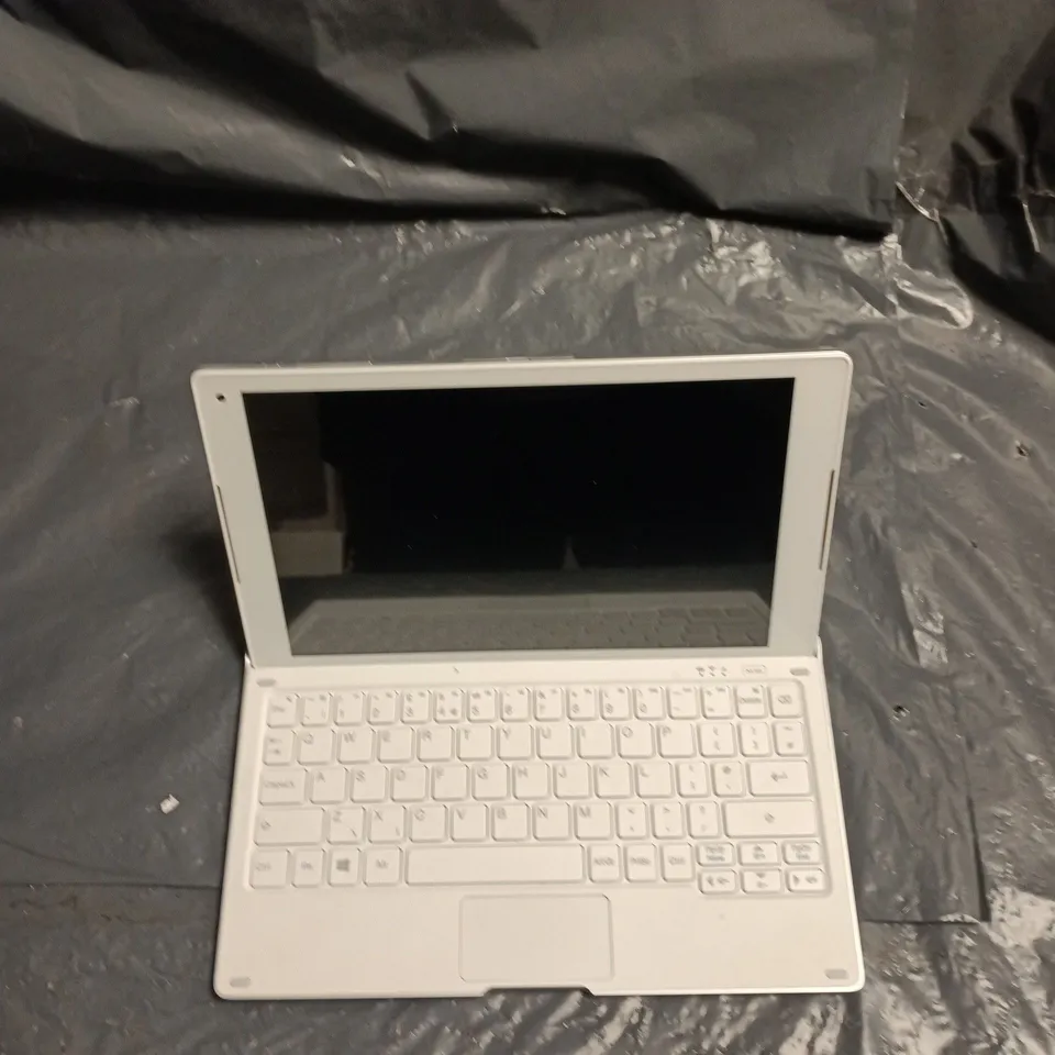 ALCATEL WHITE 2-IN-1 TABLET WITH KEYBOARD 